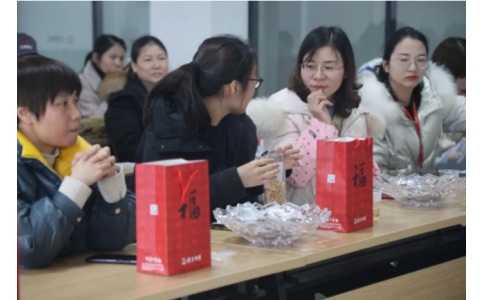 神農(nóng)針推館《防治頸肩腰腿痛》專題講座走進株洲時代華先！
