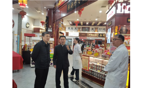 株洲市衛(wèi)健委黨委委員、副主任鄧躍東一行蒞臨神農(nóng)中醫(yī)館調(diào)研指導(dǎo)工作