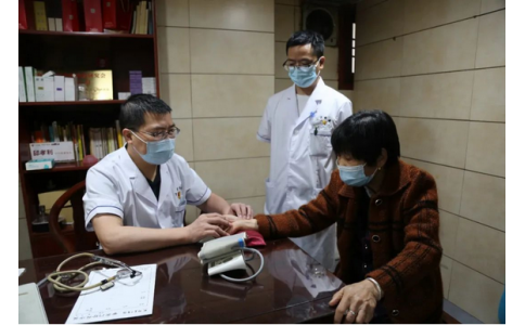 曹文新：精研數(shù)寸銀針弘仁術，擅用一雙巧手濟蒼生！